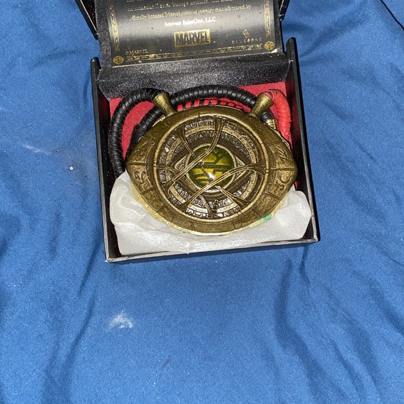 Immerse yourself in the mystical arts with the Doctor Strange: Light Up Eye - Picture 3 of 5